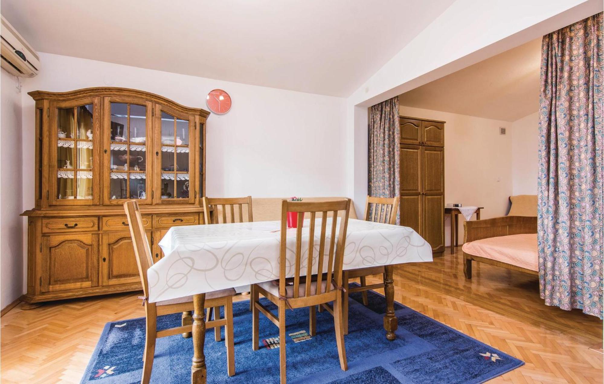 4 Bedroom Awesome Apartment In Starigrad Dış mekan fotoğraf