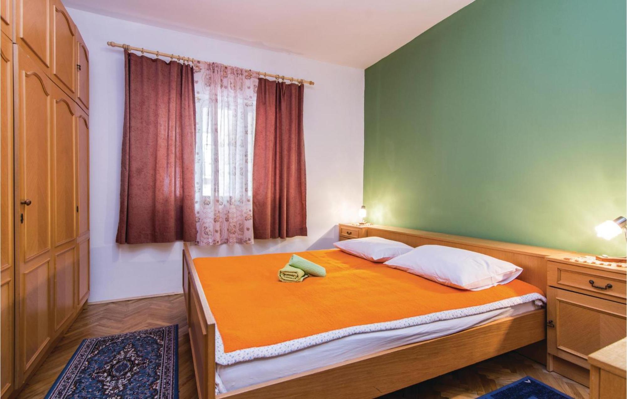 4 Bedroom Awesome Apartment In Starigrad Dış mekan fotoğraf