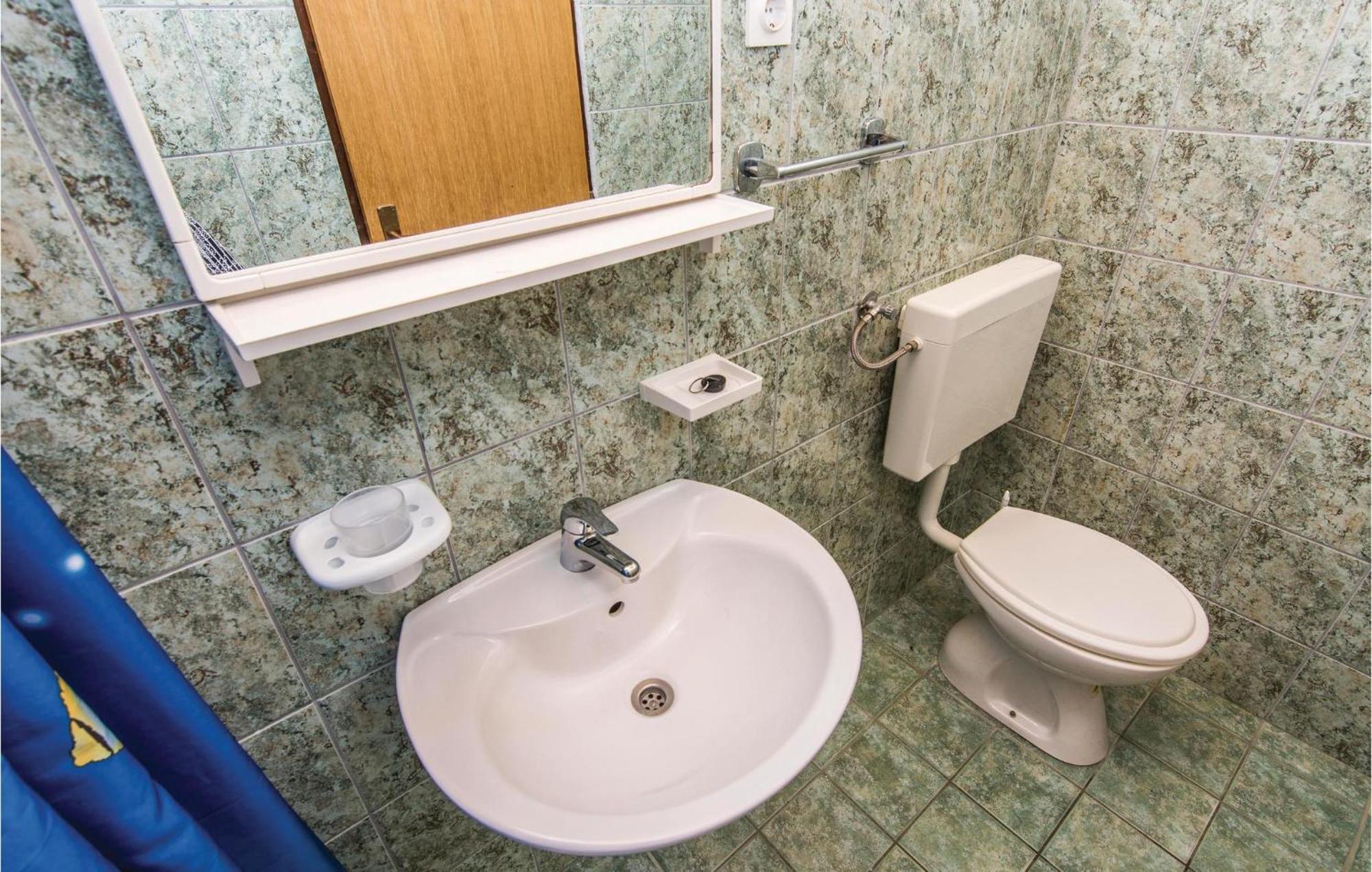 4 Bedroom Awesome Apartment In Starigrad Dış mekan fotoğraf