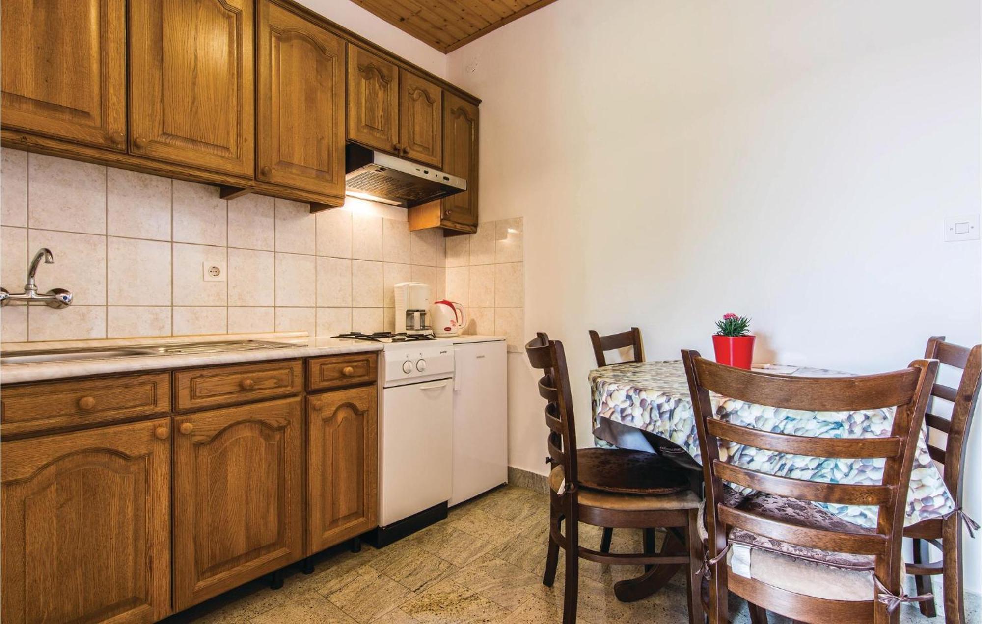 4 Bedroom Awesome Apartment In Starigrad Dış mekan fotoğraf