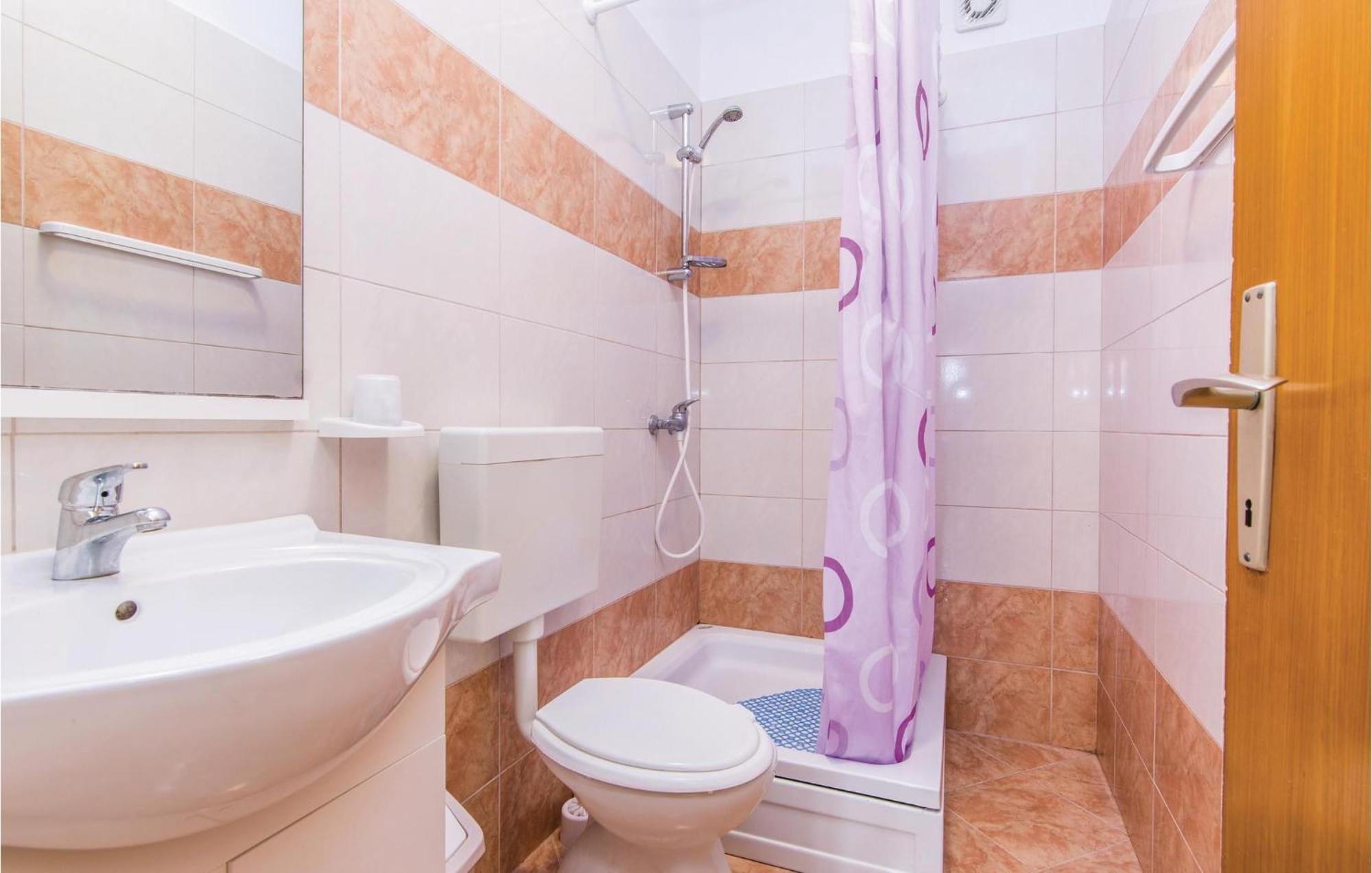 4 Bedroom Awesome Apartment In Starigrad Dış mekan fotoğraf