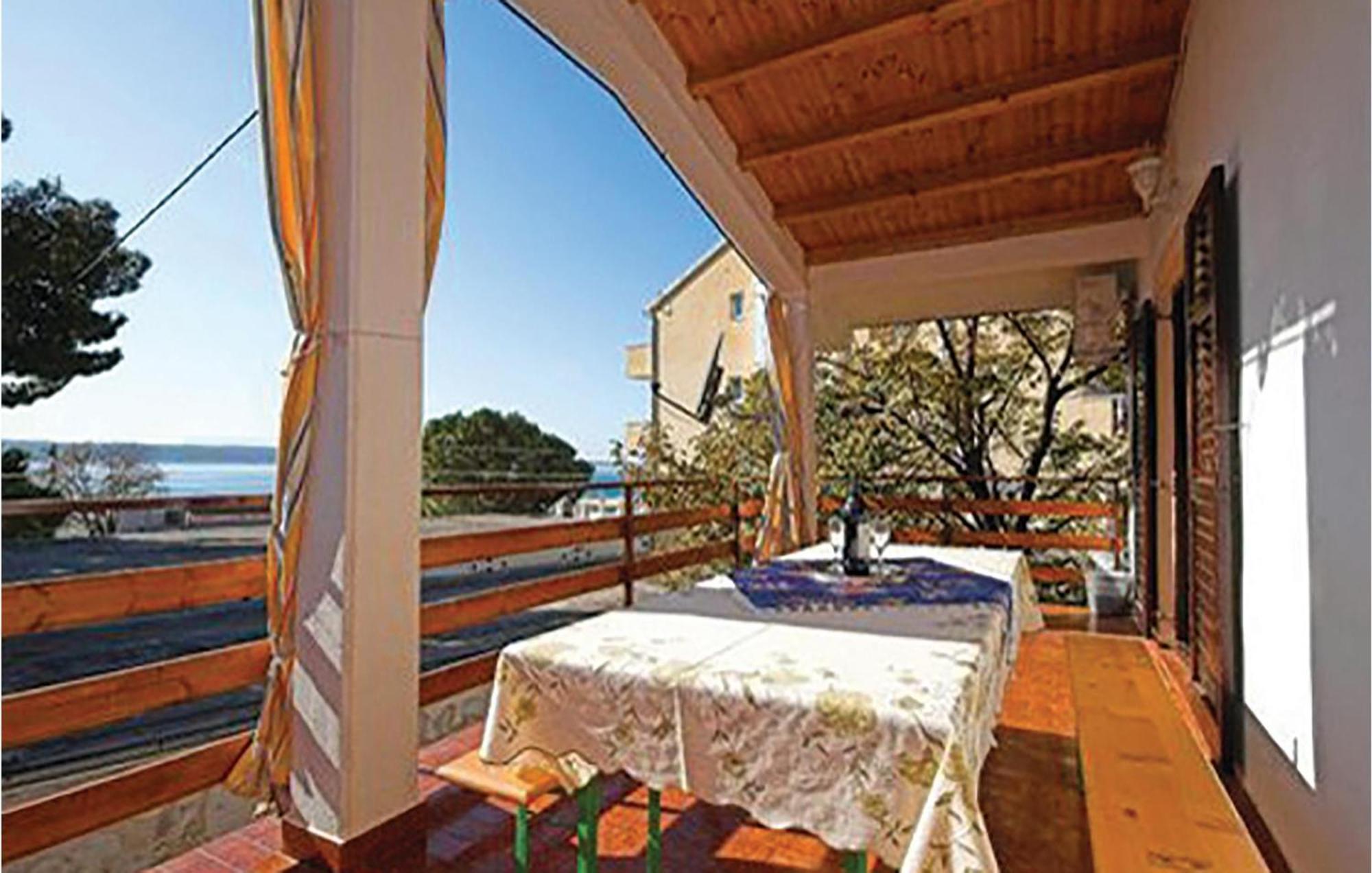 4 Bedroom Awesome Apartment In Starigrad Dış mekan fotoğraf