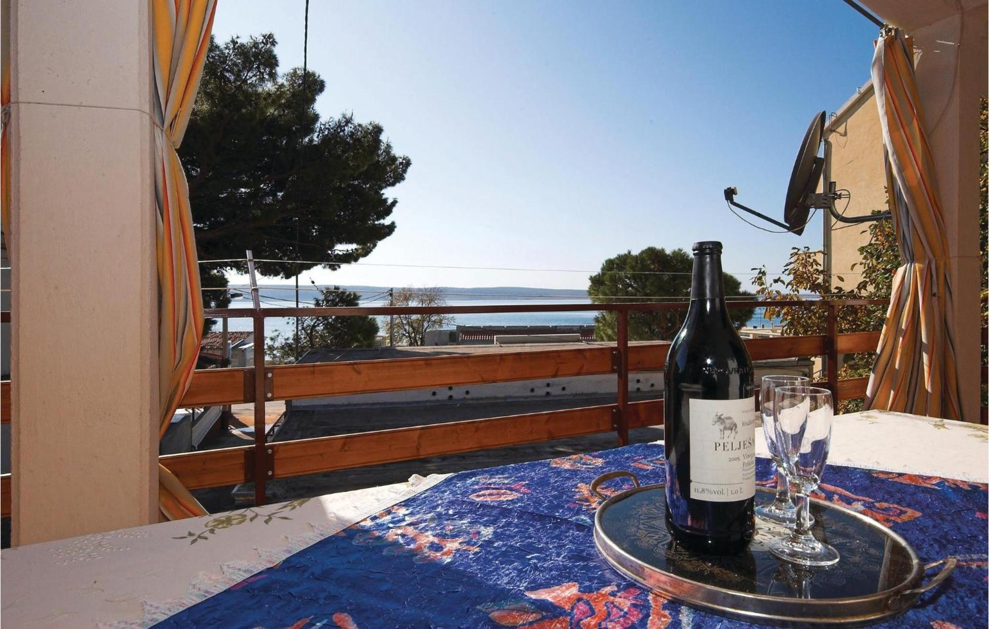 4 Bedroom Awesome Apartment In Starigrad Dış mekan fotoğraf